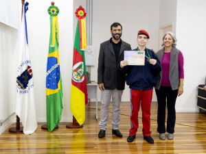 Alunos recebem medalhas da Olimpíada Brasileira de Matemática das Escolas Públicas e Privadas